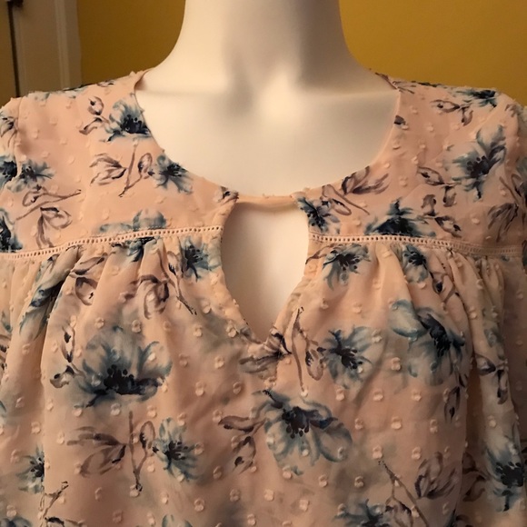 Moon river floral ruffle bell sleeve size s top - Picture 2 of 8